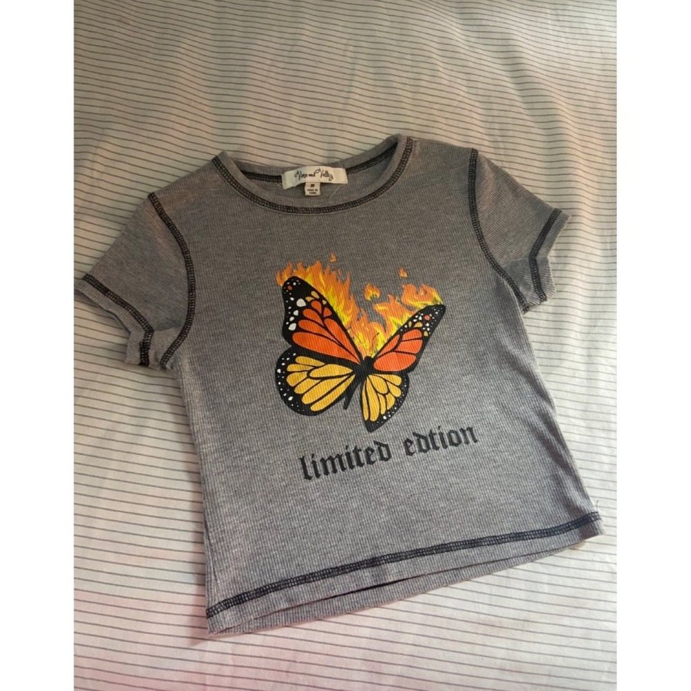 Vine and Valley Cropped Graphic Shirt M